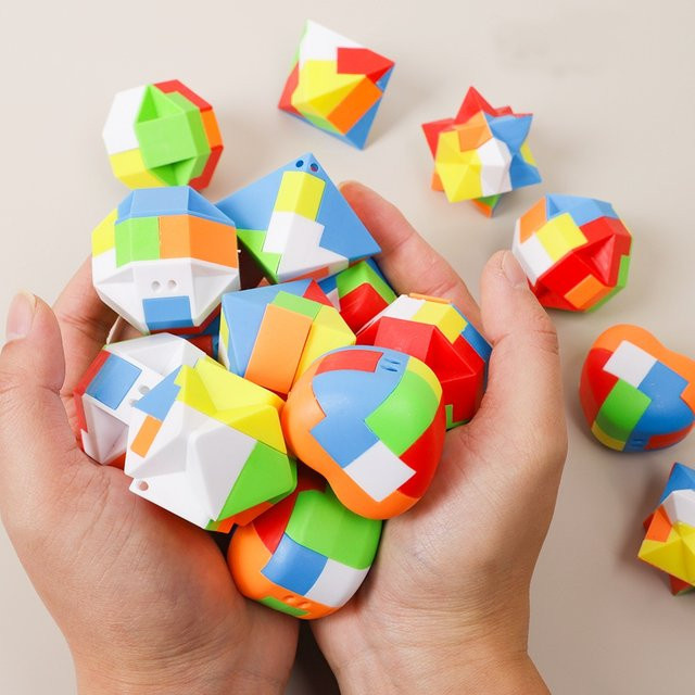 Luban Lock 3D-Puzzle Schlüsselanhänger, Magic Mini Cube Brain Teaser, Geschicklichkeit - Bild 1