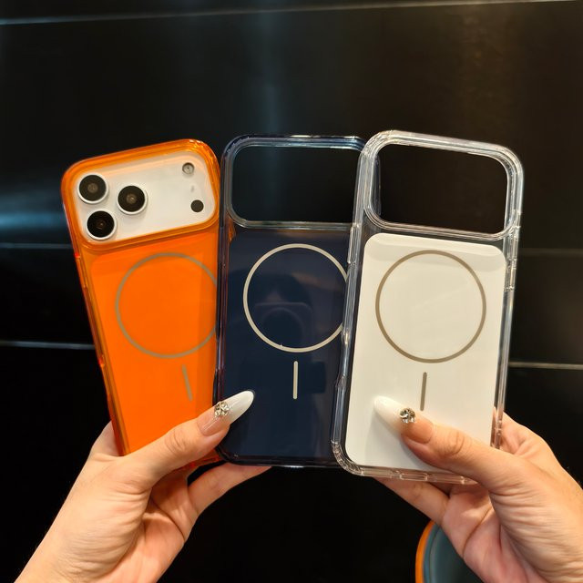 Apple Luxus-Schutzhülle für iPhone 17/18 Pro Max, 17 Air und 17/18 Pro mit magnetischer kabelloser Ladeabdeckung in Weiß - Bild 1