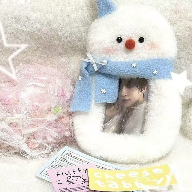 GJCUTE Plüsch-Kartenhalter Schneemann in Weiß als süßer Memo-Holder für Fotokarten und Ausweise - Bild 1