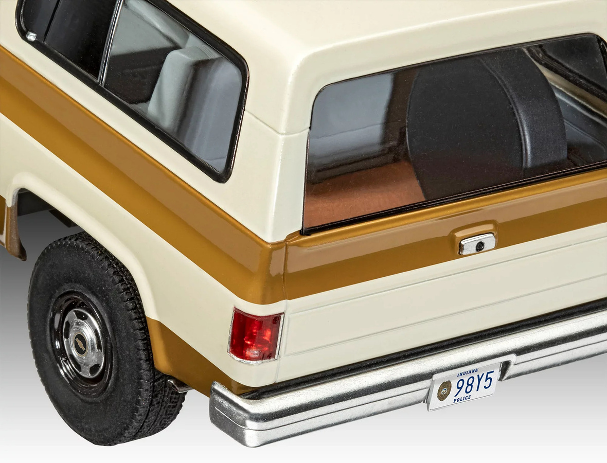 Revell Stranger Things Jim Hopper´s Chevy Blazer K5 Automodell Bausatz, 1:25 - Bild 5
