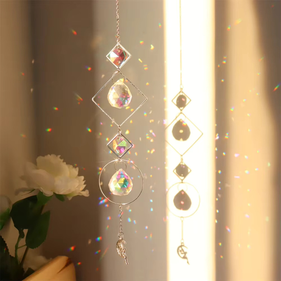 VKTECH Kristall Windspiel mit rundem Rahmen als transparenter Lichtfänger und hängendes Ornament in Diamant-Optik - Bild 2