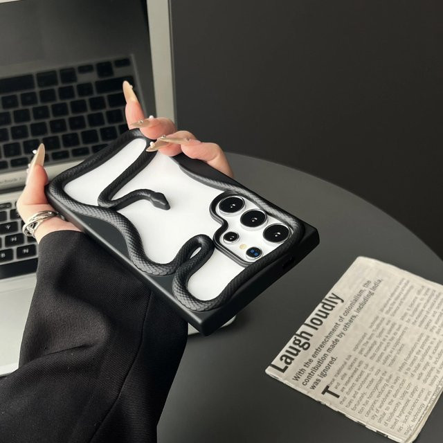 Stoßfeste Silikon Schutzhülle mit 3D Schlangenmuster für Samsung Galaxy S25 S24 S23 FE S22 Ultra in Schwarz - Bild 1