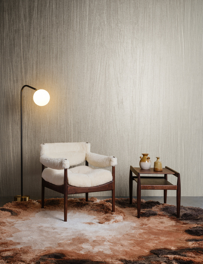 Arte Wallpaper Pristine in Champagne Gold mit abstraktem Textildesign und glänzender Oberfläche - Bild 1