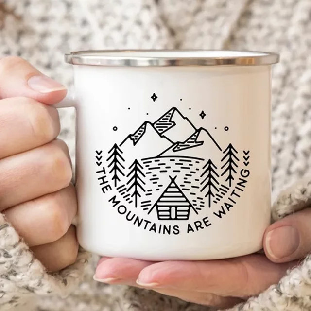 Kreative Emaille Tasse mit Bergmotiv in Weiß für Camping, Wandern und Urlaub - Bild 1