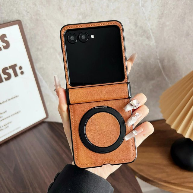 Retro Handyhülle aus weichem Leder mit Magnet und Scharnierschutz für Motorola Razr 50 Ultra, Razr 60 Ultra und Razr 40 Ultra in Braun - Bild 1
