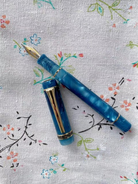 Kaigelu Acryl-Füllfederhalter mit Marmor-Bernstein-Muster in Ocean Blue, EF/F-Feder 0.8mm - Bild 1