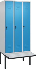 C+P Spind Classic PLUS Garderobenschrank mit Sitzbank, 3 Abteile, Lichtgrau, B/T/H: 2120 x 900 x 815 cm - Bild 1