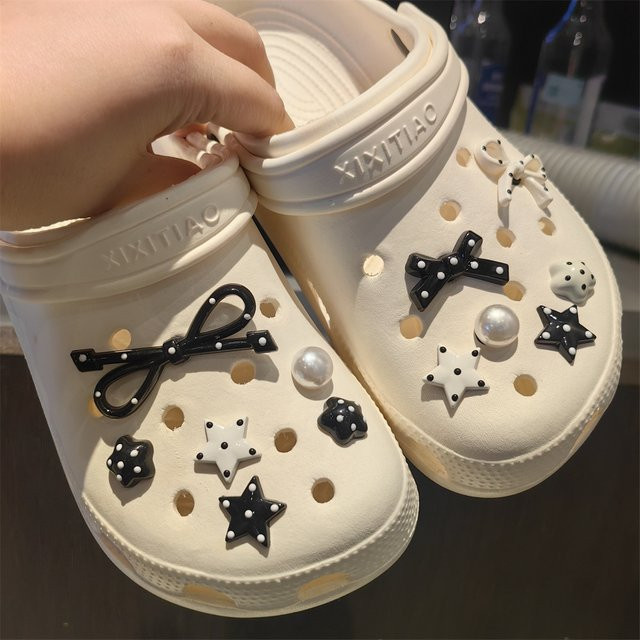 SMATLELF Schuh-Charms Set, 3D-Gemüseformen, Schwarz-Weiß Gepunktet - Bild 1