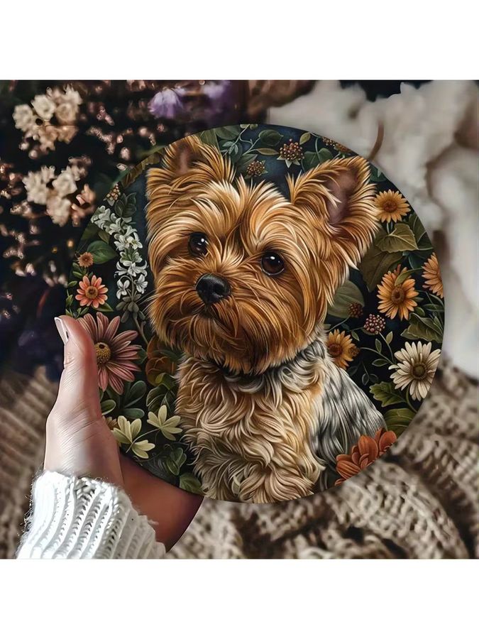 Rundes Metall-Wandkunstschild von Potdemiel mit Yorkshire-Terrier und Blumenmuster im rustikalen Design - Bild 6