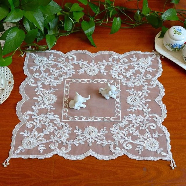 Handbesticktes rechteckiges Tischset von Yiran Furniture mit floralem Design, B/B: 40 x 50 cm - Bild 1
