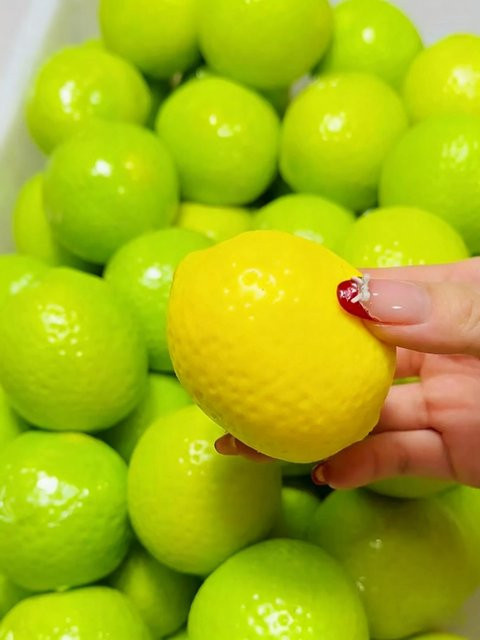 Handgefertigter Knuspriger Zitrone Stressball Quetschspielzeug, Farbwechselnder Mango Squishy Fidget Ball, ASMR Sensorisches Stressabbau Spielzeug - Bild 1