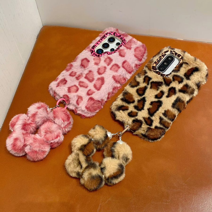 Flauschige Handyhülle mit Fell und Handgelenkband für Samsung Galaxy S23 S24 S25 Ultra in Braun und Multicolour - Bild 6