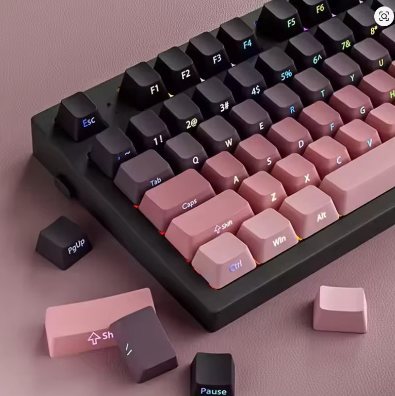 Letter Drive Tastenkappen-Set mit Farbverlauf, 135 PBT Double-Shot Keycaps in Multicolour und Weiß, OEM-Profil mit Shine-Through und Side Print für MX-Switches, kompatibel mit Mac, Windows und PC - Bild 2