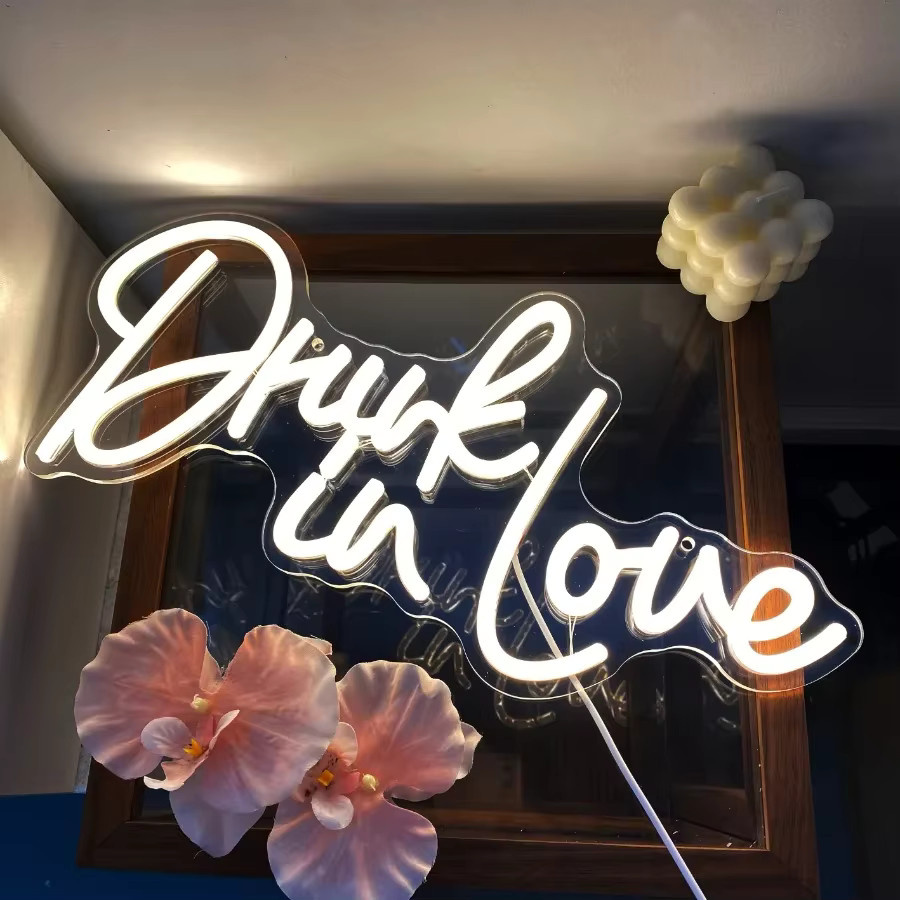 Room in Love LED Leuchtreklame in Warmweiß für Schlafzimmer und Wohnzimmer - Bild 3