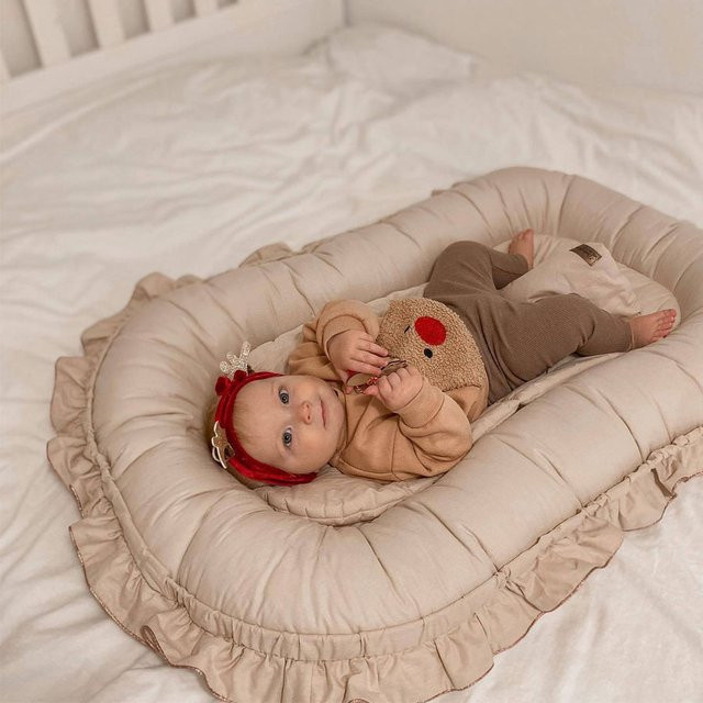 Tragbare Babykrippe aus Baumwolle mit Spitze in Beige für Neugeborene - Bild 1