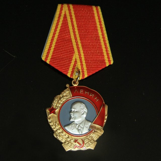 Sowjetischer Orden der Lenin-Militärmedaille als CCCP-Abzeichen in Gold und Antik-Optik aus Metall - Bild 1