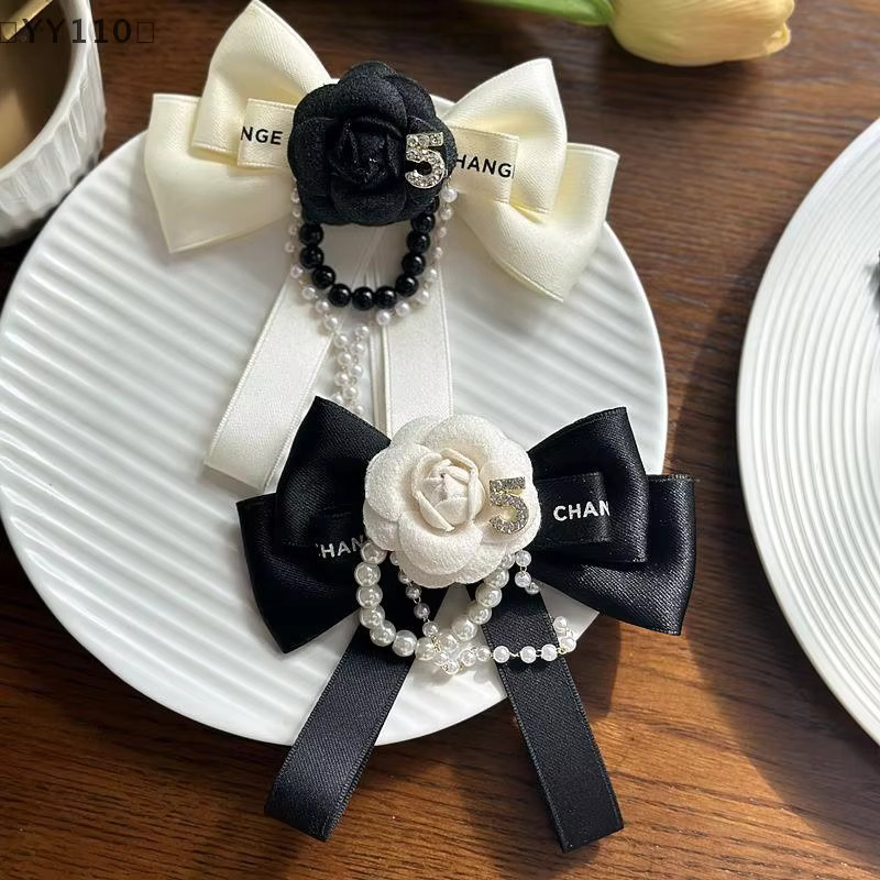 Velishy Brosche Kamelienblüten, Schwarze Schleife, Unisex - Bild 3