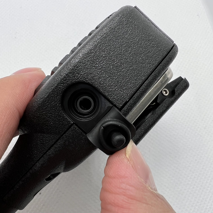 Motorola PMMN4024A Robustes Funkgerät-Lautsprechermikrofon mit PTT für Walkie-Talkie DP4400 DP4401 APX2000 DGP8550 DGP8050 in Schwarz und Rot - Bild 5