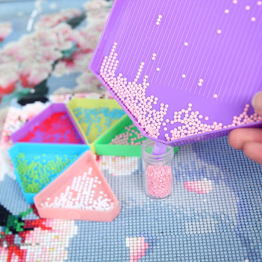 QIZITENG Hexagon Palette für Diamond Painting, DIY Zubehör Tablett und Kunststoff-Aufbewahrungsbehälter für Bohrer, Multicolour, Durchmesser: 16,5 cm - Bild 2
