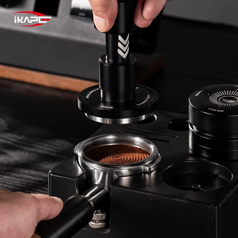 IKAPE V6 Impact Espresso Tamper, kalibrierter Metall-Kaffeestampfer aus Edelstahl in Schwarz, passend für Siebträger ab 51 mm, 54 mm und 58 mm - Bild 2