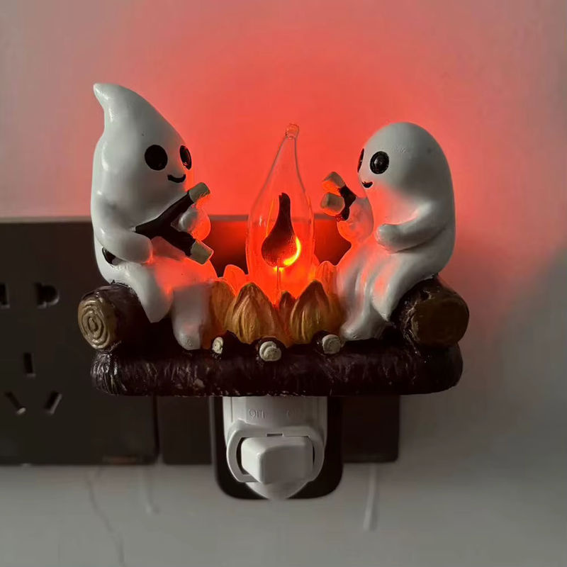 Gruseliges Halloween Nachtlicht Geist am Lagerfeuer mit flackernder Marshmallow-Funktion - Bild 5