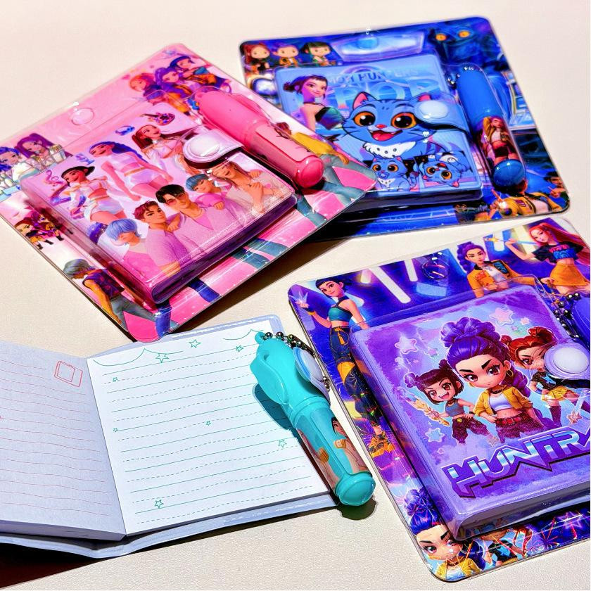 Yiran Toy KPOP Dämonenjäger Schreibwaren-Set mit Notizbuch und Kugelschreiber in Multicolour - Bild 3