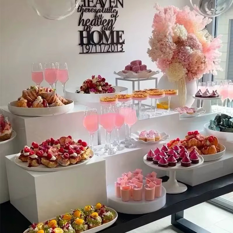 Goldene Buffet-Sockel-Säule als Dessert-Tisch und Tortenständer für Hochzeiten, Geburtstage und Feiern - Bild 5