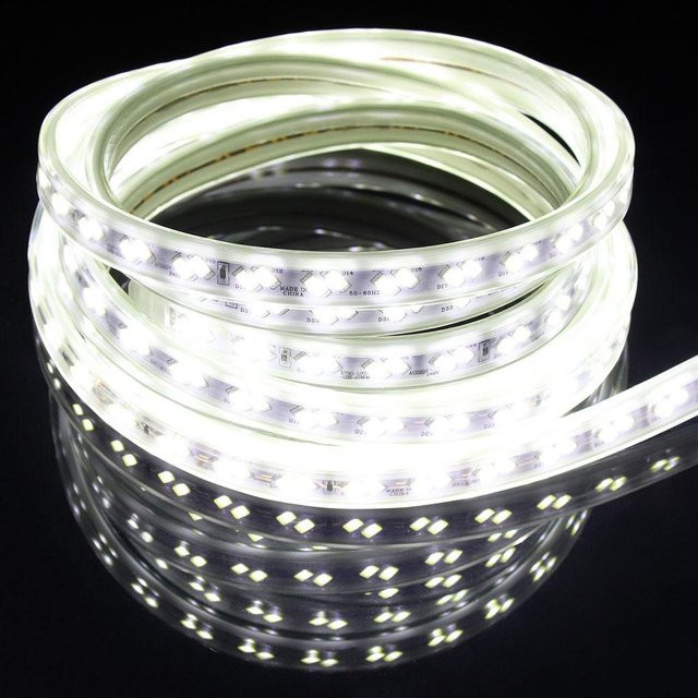 Yongkomo LED-Streifenlicht 5730 Weiß, 8m wasserdicht IP67 mit EU-Stecker für Außenbereich und Dekoration - Bild 1