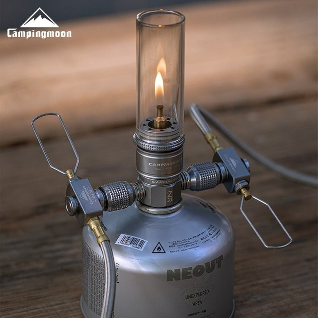 CAMPINGMOON Z31 Campingkocher aus Aluminiumlegierung in Silber mit seitlichem Gasanschluss und Bergmotiv für Outdoor-Einsätze - Bild 1