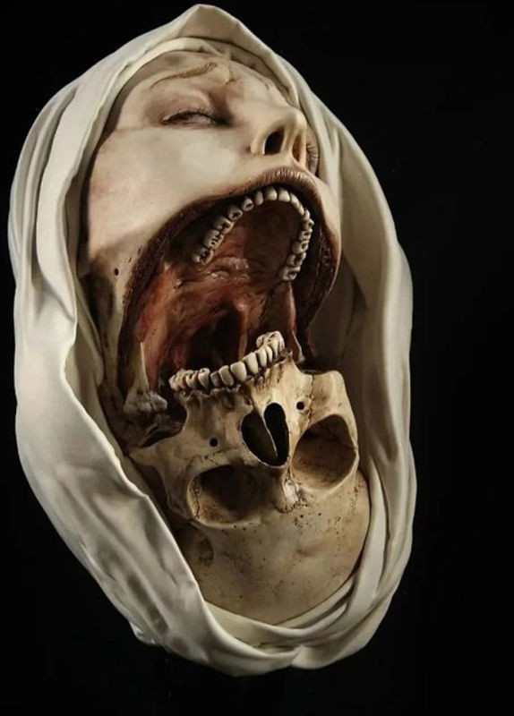 Transfiguratio Mortis Statue aus Kunstharz in Weiß als Halloween Dekoration und Kunstwerk - Bild 1