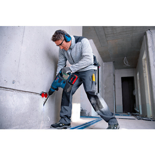 Bosch Professional Akku-Bohrhammer GBH 18V-34 CF Solo, 18 V, SDS-plus, 5,8 Joule, Blau/Schwarz/Rot - Bild 4
