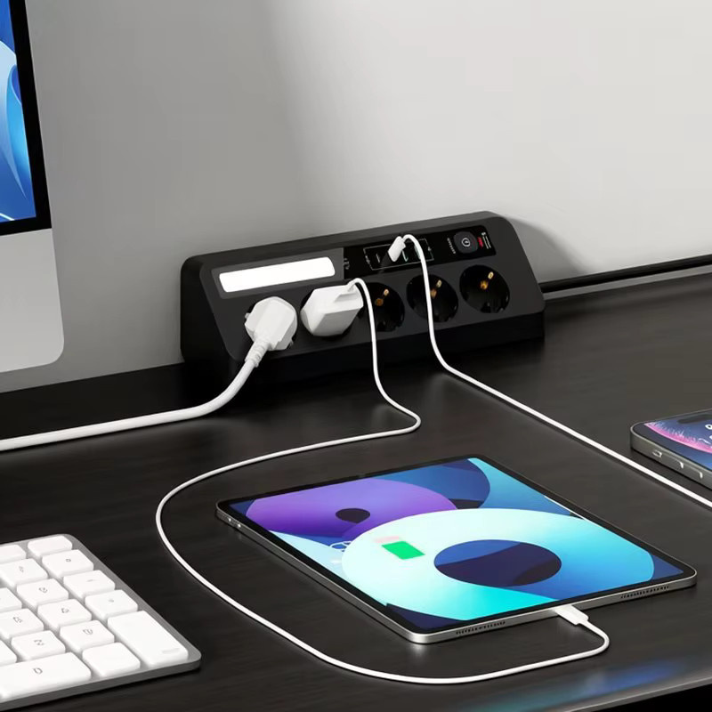 Wandmontierte Tisch-Ecksteckdose in Schwarz mit 5 Steckdosen, 2 USB-C-Anschlüssen und 90 Grad Dreieckdesign - Bild 5