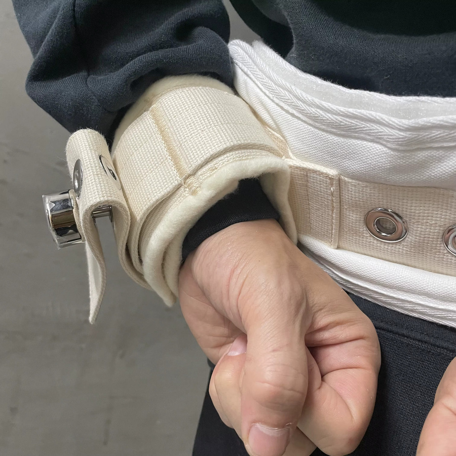 Unclekink Verriegelbare Handgelenk-Fixierung mit Handschellen in Weiß für Krankenhaus und Pflegeeinrichtungen - Bild 3