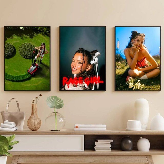 Selbstklebendes Nina Chuba Poster aus wasserfestem Papier für dein Zimmer oder die Bar - Bild 1
