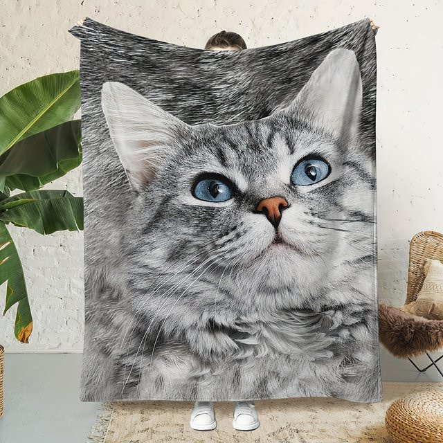 Cat Lover Flanelldecke mit grauem Tabby-Aufdruck, gesteppt und ultraweich - Bild 1