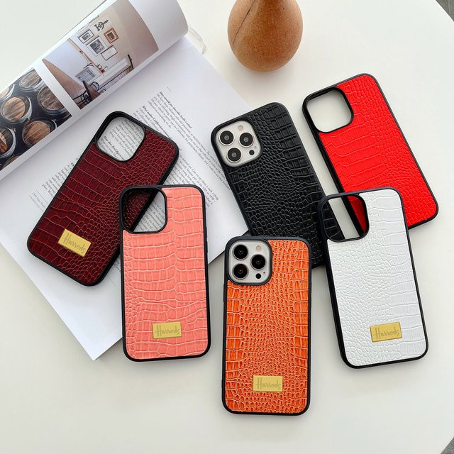Luxuriöse iPhone Handyhülle aus PU-Leder mit Metall-Buchstaben und stoßfester Rückseite für Apple iPhone 17 16 15 14 13 12 Pro Max - Bild 1