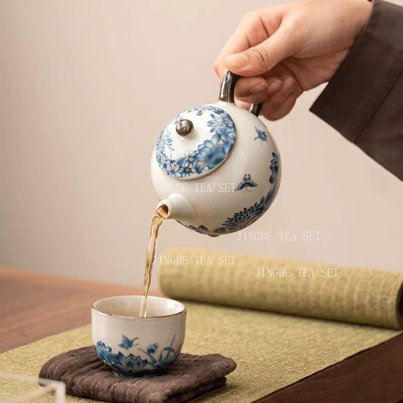 Ru Ofen Keramik Teekanne mit Tee-Infuser in Weiß mit Schmetterlings- und Blumenmuster - Bild 3