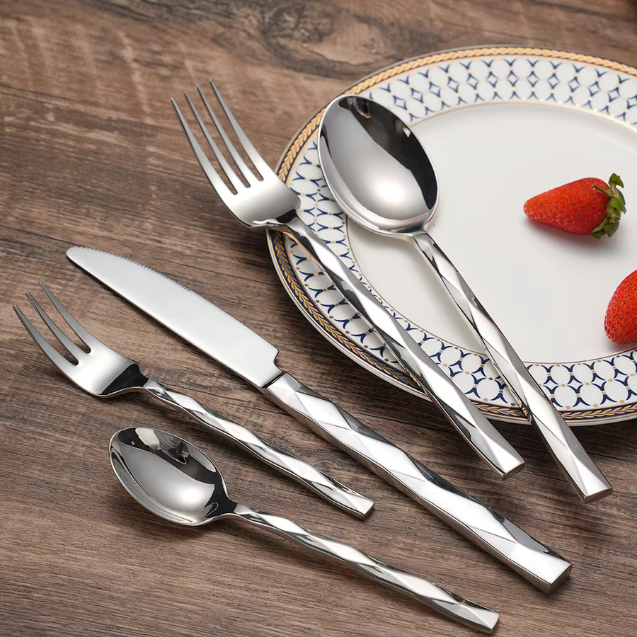 YIJIANDNEW 5-teiliges Besteckset aus 304 Edelstahl in Silber mit elegantem Rauten-Griff Design - Bild 1