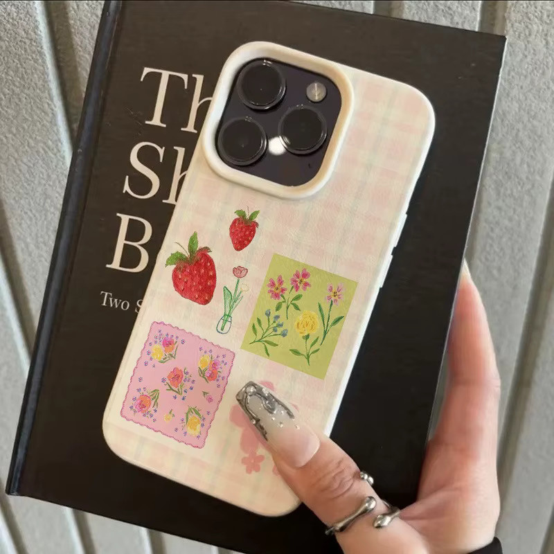 Handyhülle mit Erdbeerkaromuster für Apple iPhone 17, 16, 15 Pro, Pro Max, Plus in Beige und Multicolour - Bild 3
