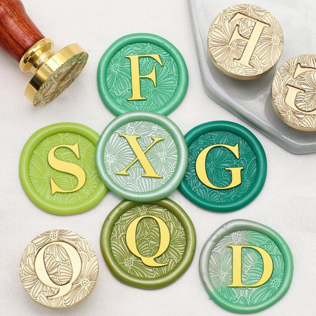 QUOOOP Siegelwachsstempel mit 26 englischen Buchstaben in Feuerfarbe für DIY Scrapbooking und Umschlagdekoration, Metall, Grün - Bild 1