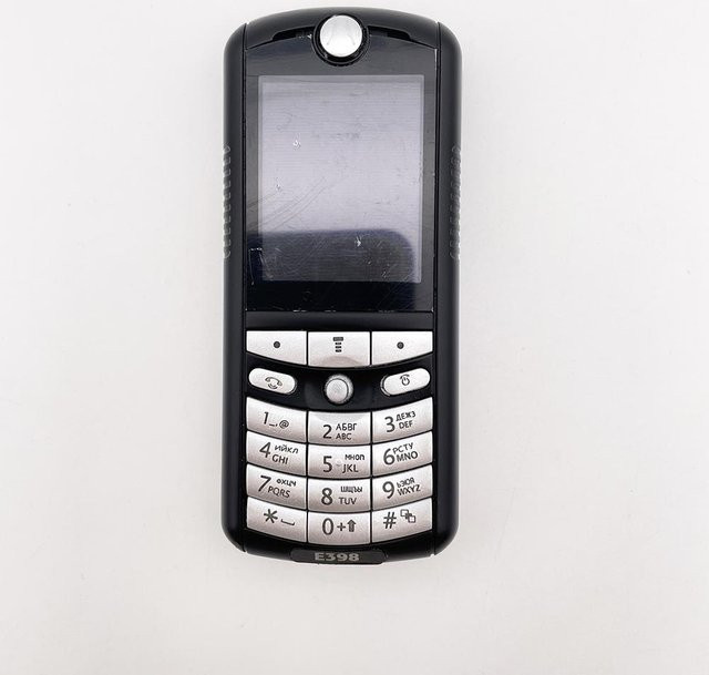 Refurbished Motorola E398 Mobiltelefon in Schwarz mit 1,9 Zoll Display und Einzel-SIM - Bild 1