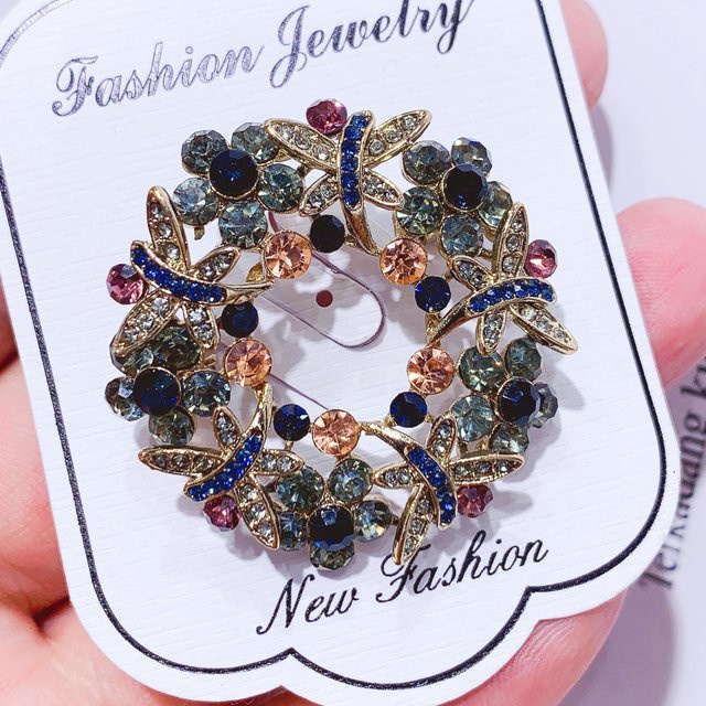 NATAWA Brosche, Kranz, Strass, grau, Damen - Bild 1