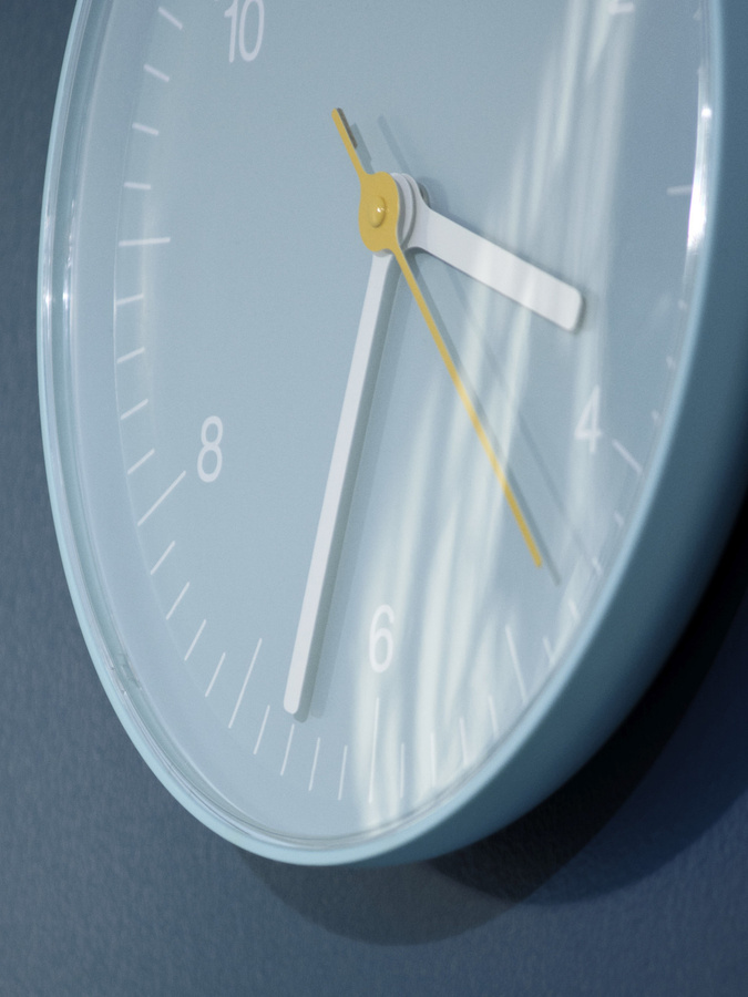 HAY Wanduhr analog in Blau mit Silent-Funktion - Bild 3