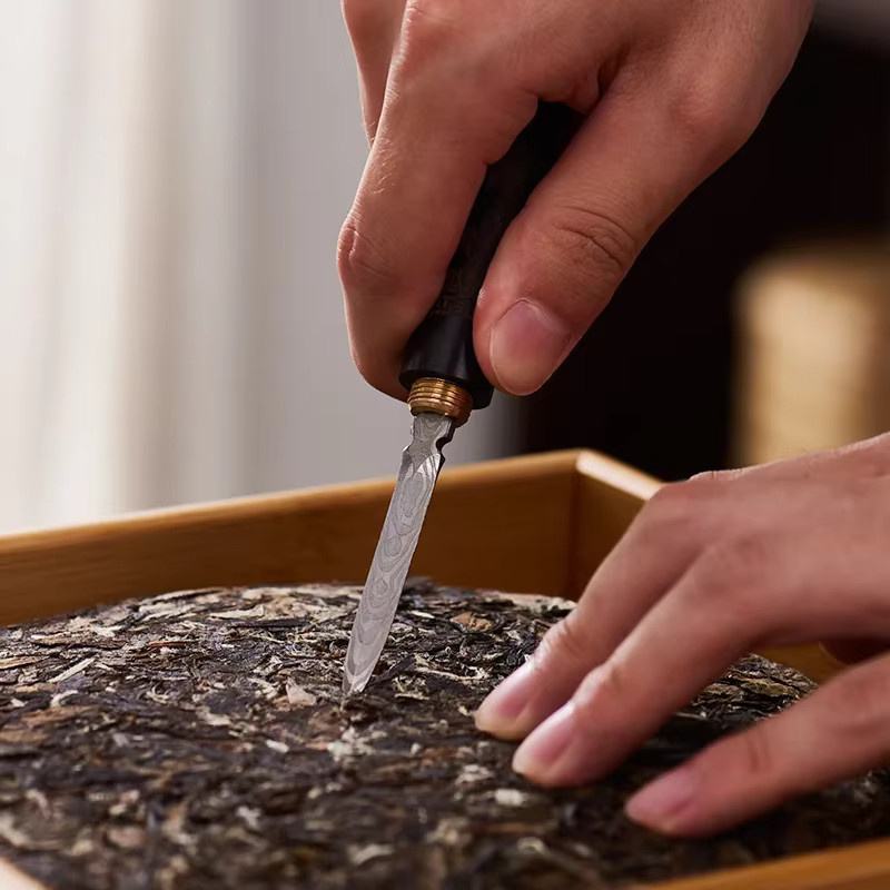 Chinesisches Teemesser aus Metall in Braun für Yunnan Puerh Tee Ziegel und Kuchen - Bild 2