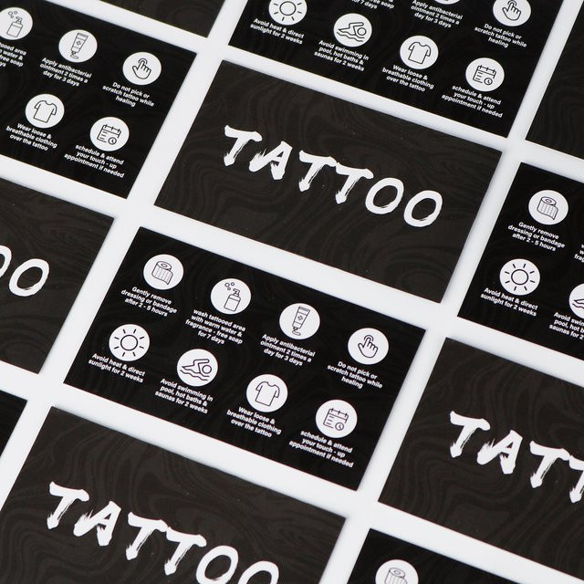NAOM Tattoo-Nachsorge-Anleitungskarten und Rabatt-Loyalitätskarten aus schwarzem Papier für Profis, 50 Stück - Bild 1