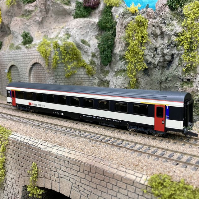 ROCO Erst- und zweiter Klasse-Passagierwagen, Zugmodell, 1:87 - Bild 1