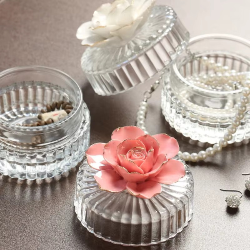 Keramische Aufbewahrungsbox mit Glasaufsatz in Pink und Transparent mit floralem Design - Bild 4