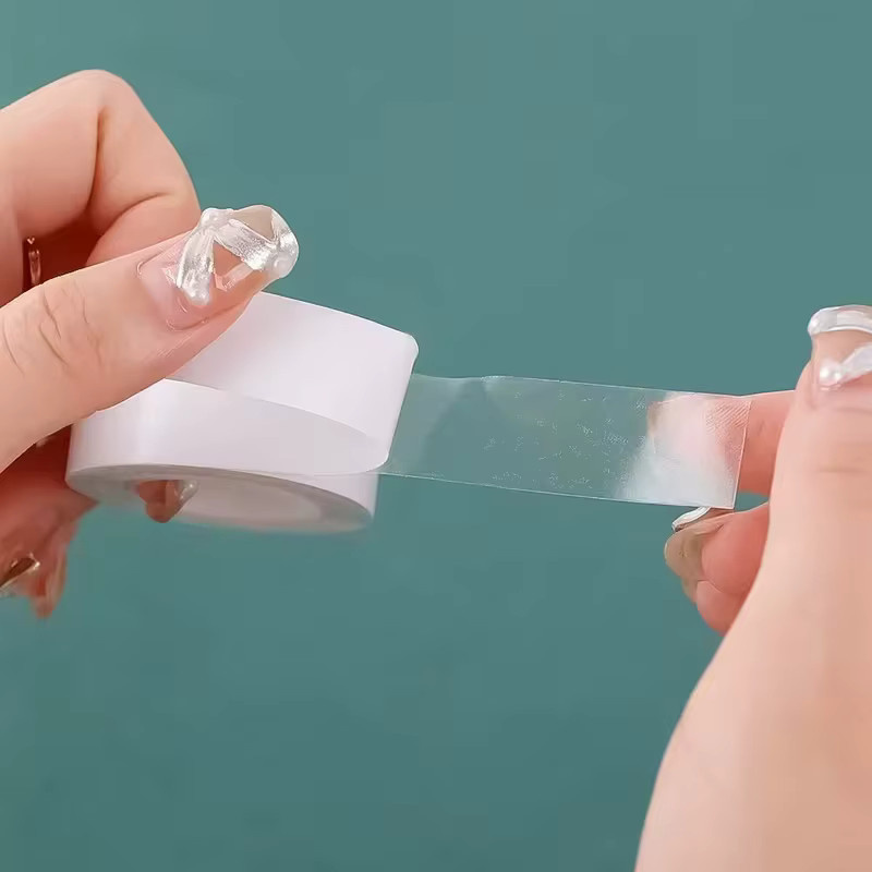 Doppelseitiges, transparentes Blendschutz-Klebeband als unsichtbarer Sicherheits-Klebeaufkleber für Kleidung und Schulterkragen - Bild 4
