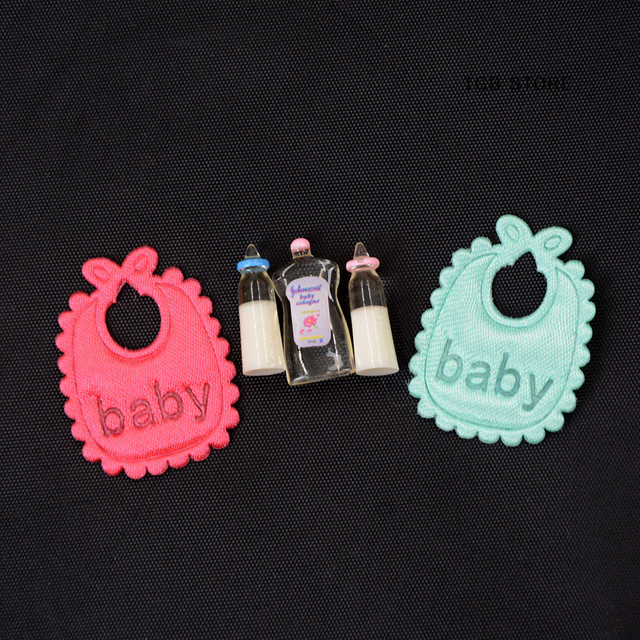 DIAPER&CORED Antike Puppen Miniatur Baby Flaschen Shampoo Lätzchen Set, Zubehör, Bunt / Mehrfarbig - Bild 1
