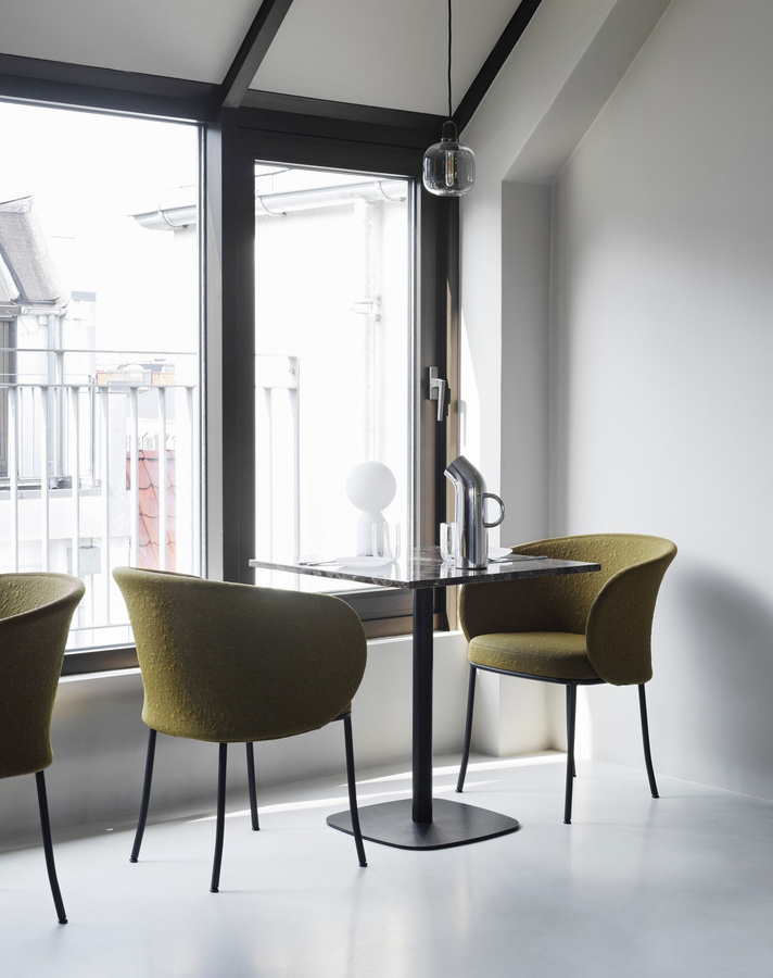 Normann Copenhagen Knit Sessel in Schwarz mit Strickoptik und Stahlgestell - Bild 4
